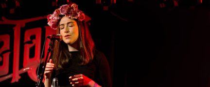 Riona Sally Hartman live portrait Photo Credit Gingham Sky Photography banner
