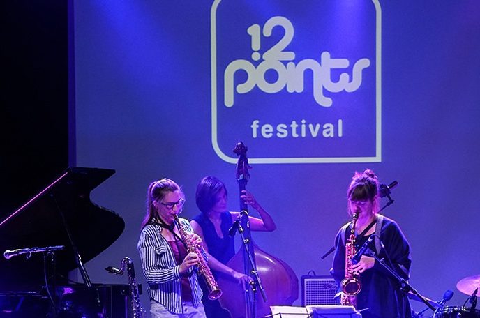 12 points band against logo purple background