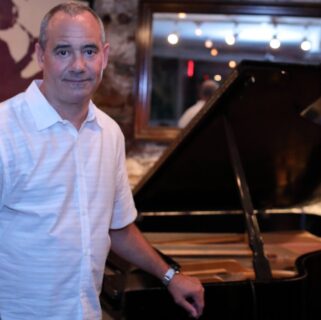 Greg murphy at piano 2